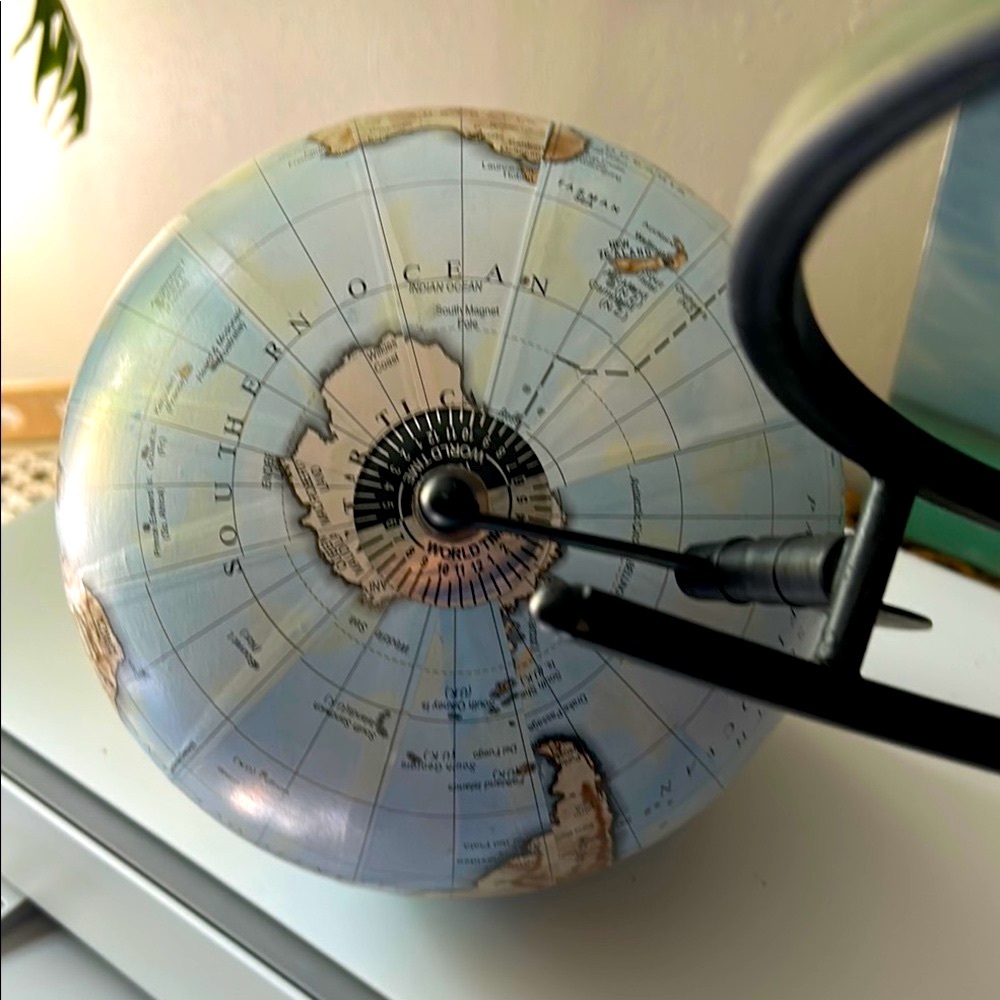 Elegant World Globe with Black Metal Standworld Globe - Picture 7 of 7